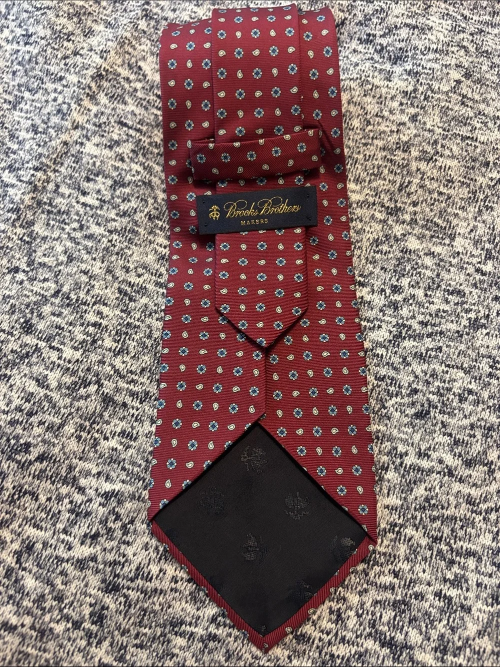 Brooks Brothers Men's Maroon Silk Tie with Light Blue Medallions